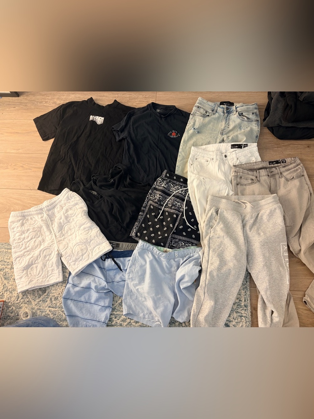 Men’s size small clothing bundle